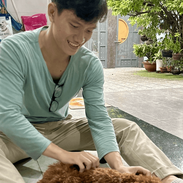 đôi mắt long lanh của một mentor bị tư bản bóc lột
